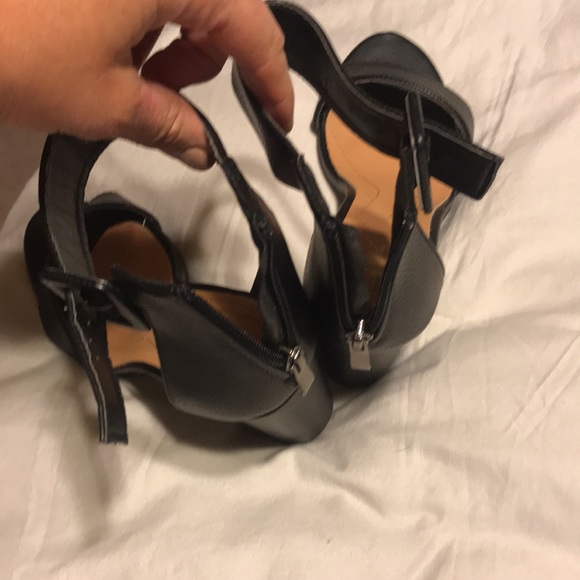 HEELS BY CATHERINE MALANDRINO CUTE - Picture 6 of 10